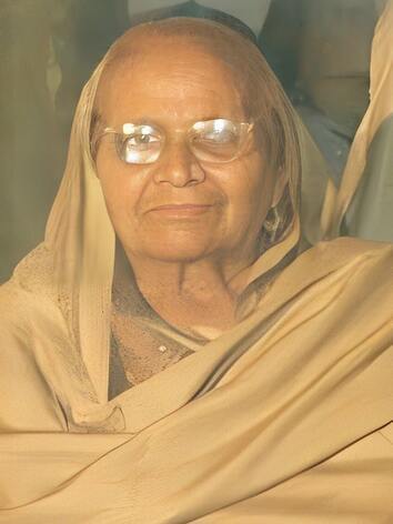 Syeda Taslim Akhtar wo Syed Ali Hassan